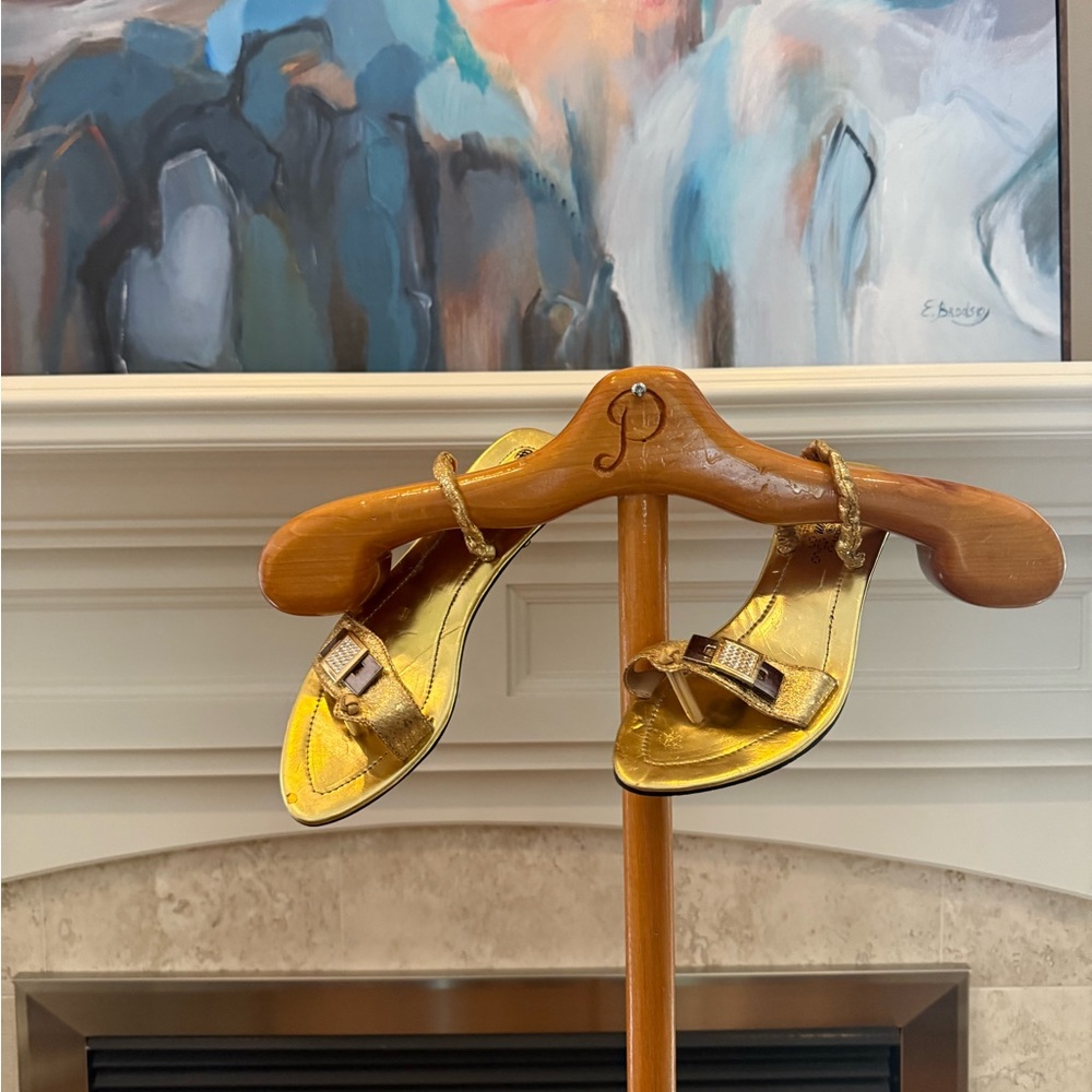 Women’s Gold Open Toe Sandals Size 6
